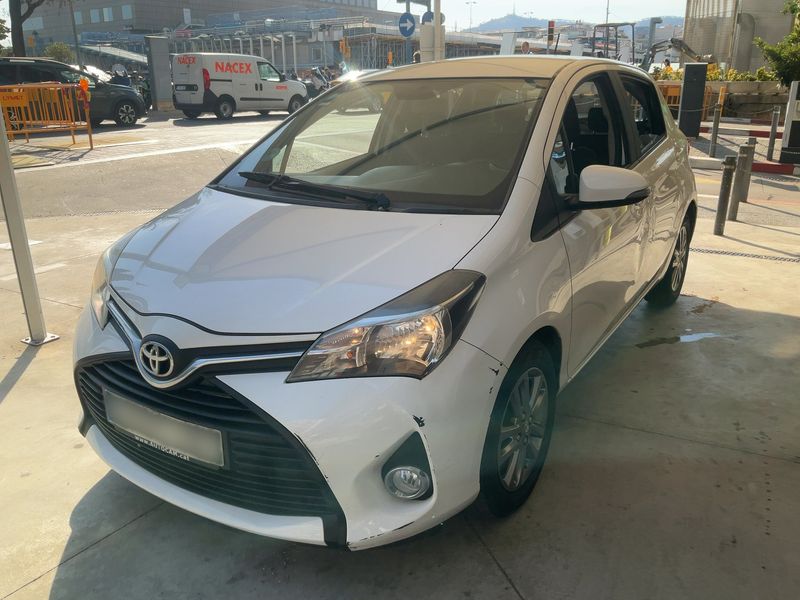 Toyota Yaris 1.0 VVT-i — 1/8