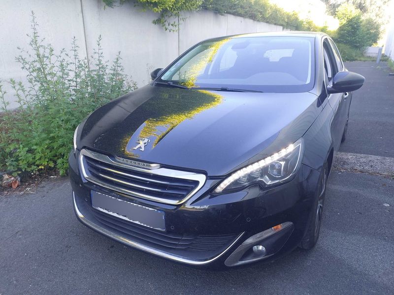 Peugeot 308 1.2 e-THP — фото 1