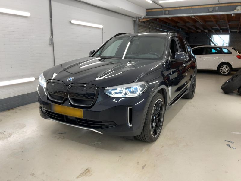 BMW iX3 electric drive 210 kW — 1/8