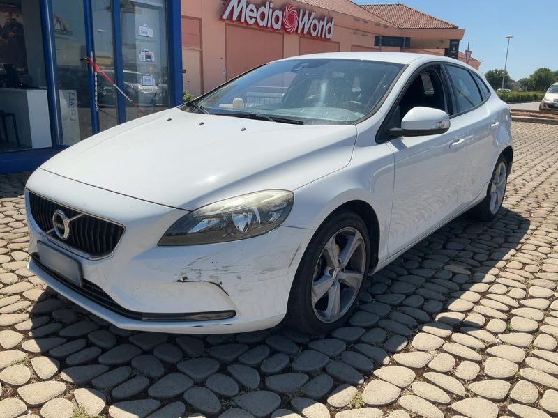 Volvo V40 2.0 D2 — 1/8