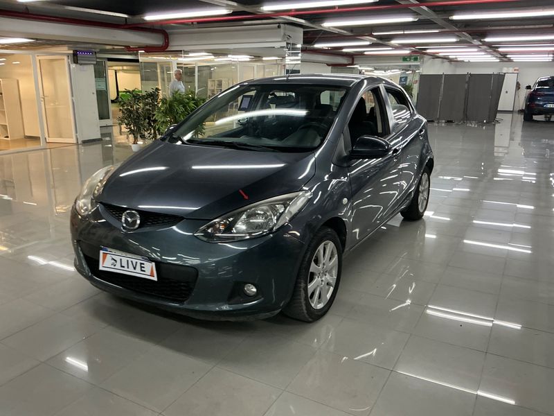 Mazda 2 1.3 — 1/8