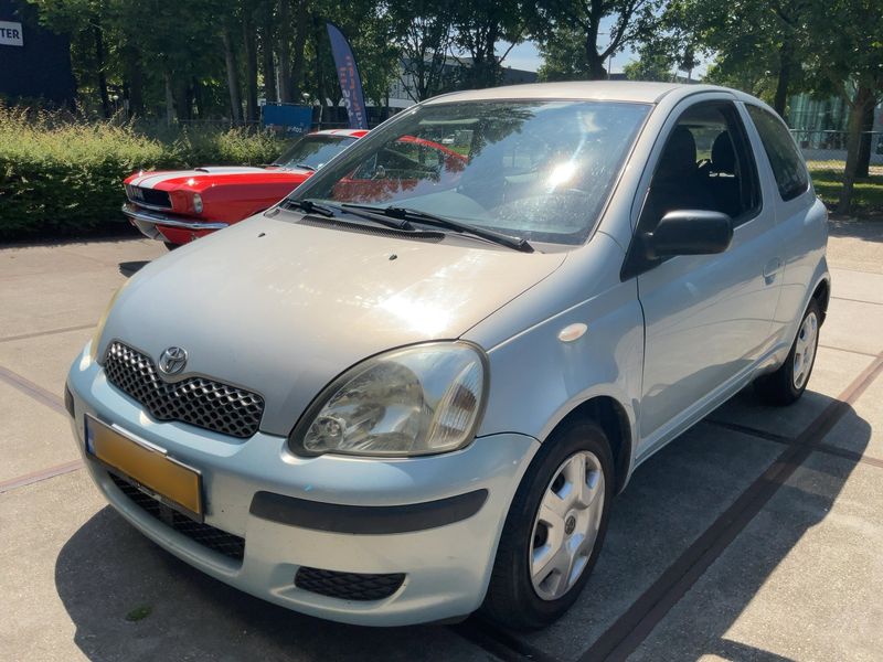 Toyota Yaris 1.3 VVT-i — 1/8