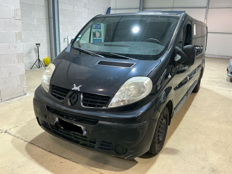 Renault Trafic 2.0 dCi — фото 1