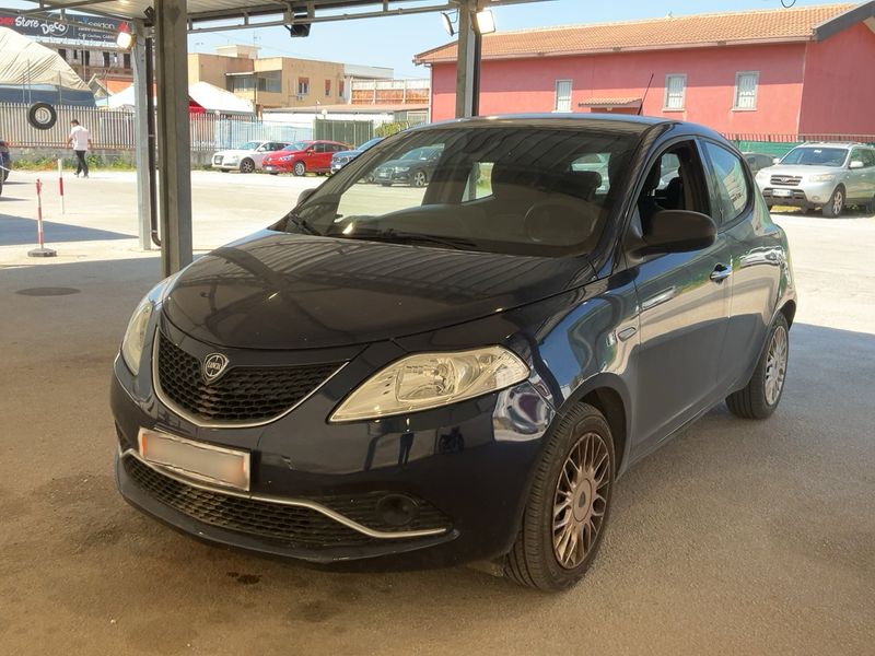 Lancia Ypsilon 1.2 — 1/8