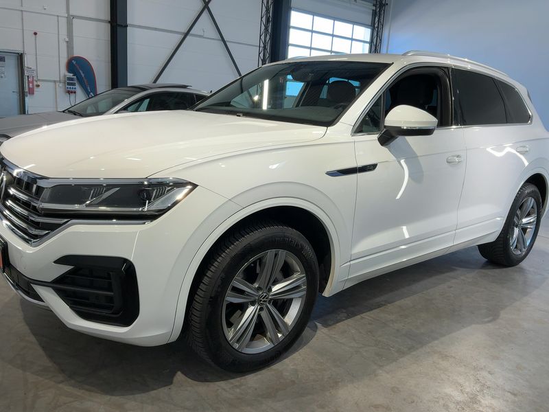 Volkswagen Touareg 3.0 V6 TDI — 1/8