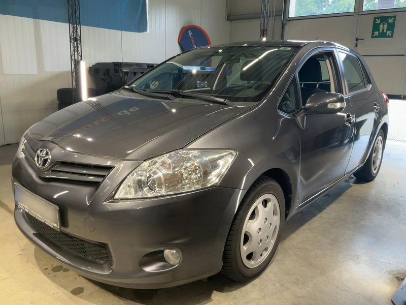 Toyota Auris 1.3 — 1/8