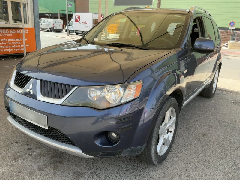 Mitsubishi Outlander 2.0 DI-D — 1/8