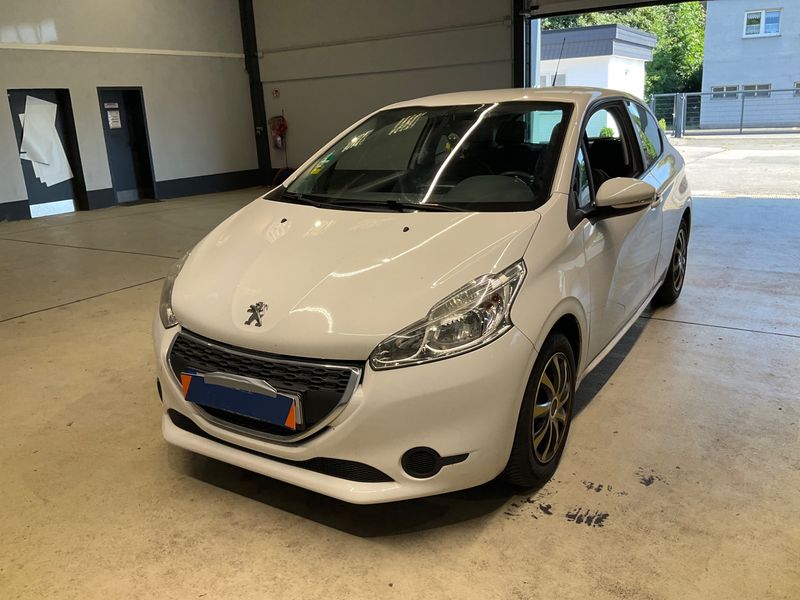 Peugeot 208 1.2 VTi — фото 1
