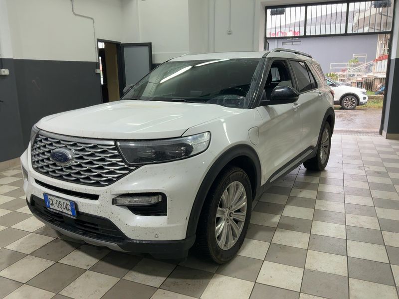 Ford Explorer 3.0 Plug-in Hybrid — фото 1
