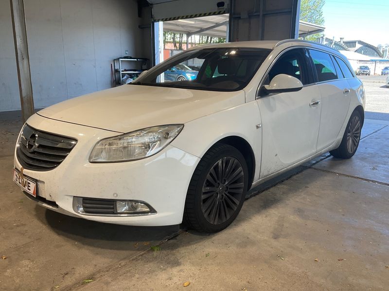 Opel Insignia Sports Tourer 2.0 CDTI — 1/8