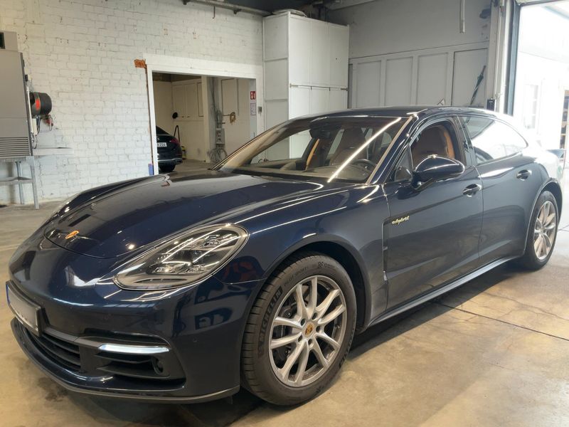 Porsche Panamera Sport Turismo 4 E-Hybrid — 1/8