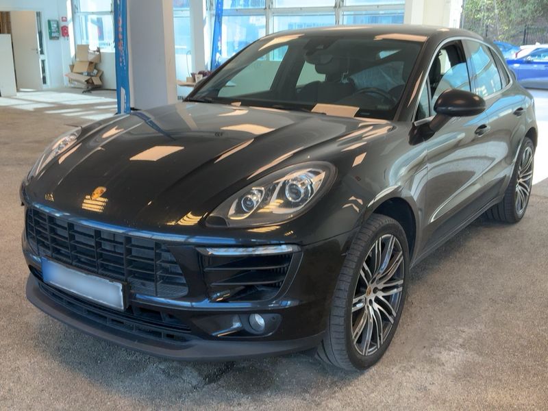 Porsche Macan S — 1/8