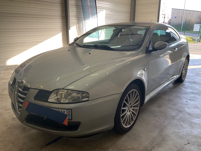 Alfa Romeo Alfa GT 2.0 JTS — 1/8
