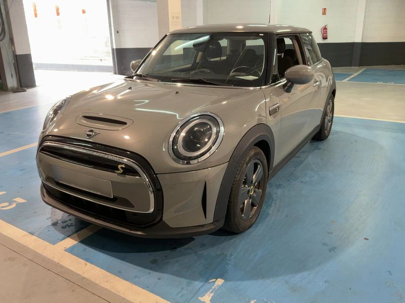 MINI MINI Cooper SE — 1/8