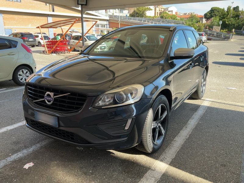 Volvo XC60 2.0 D4 — 1/8