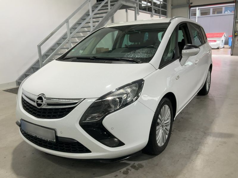 Opel Zafira Tourer 1.4 Turbo — 1/8