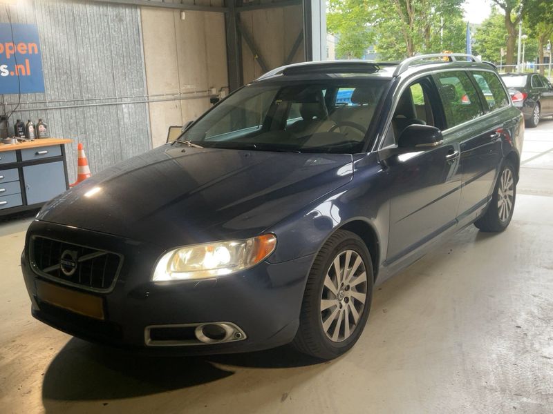 Volvo V70 1.6 T4 — фото 1