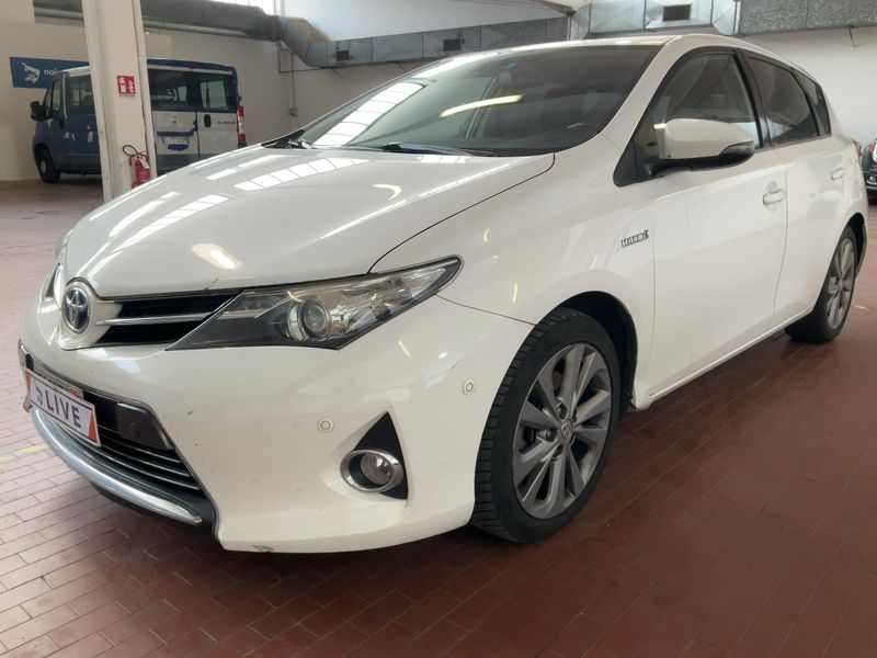 Toyota Auris 1.8 Hybrid — фото 1