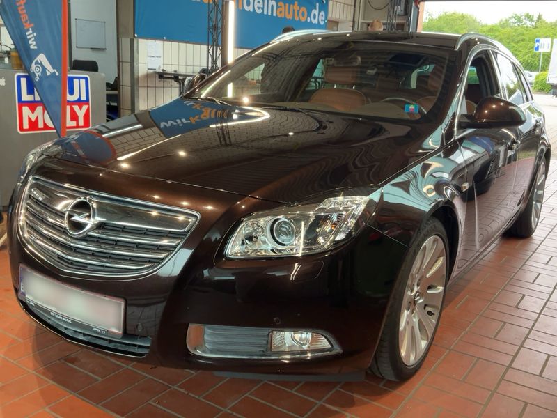Opel Insignia Sports Tourer 2.0 CDTI — 1/8