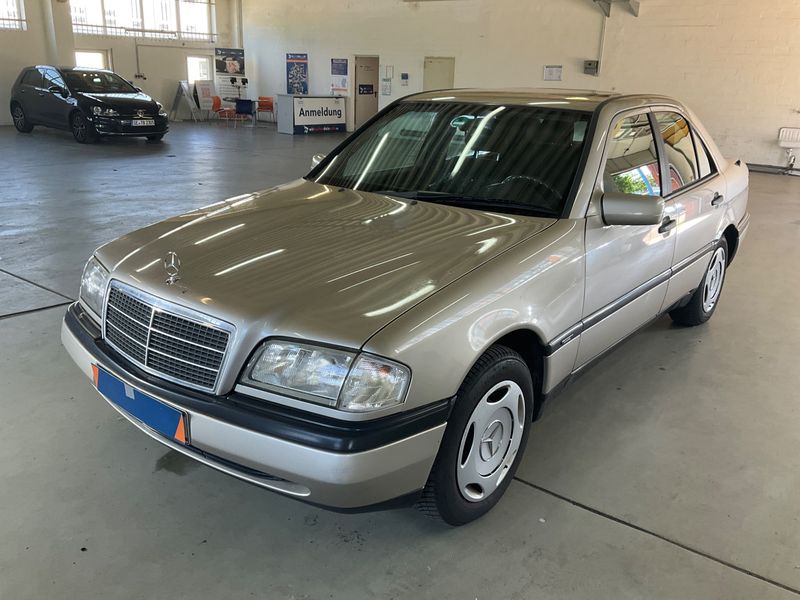 Mercedes-Benz C-Klasse C 180 — 1/8