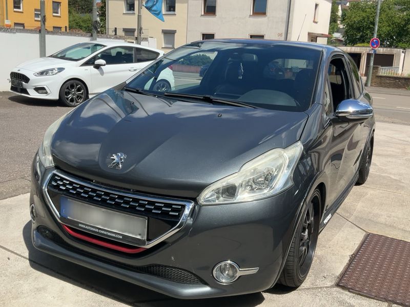 Peugeot 208 1.6 THP — 1/8