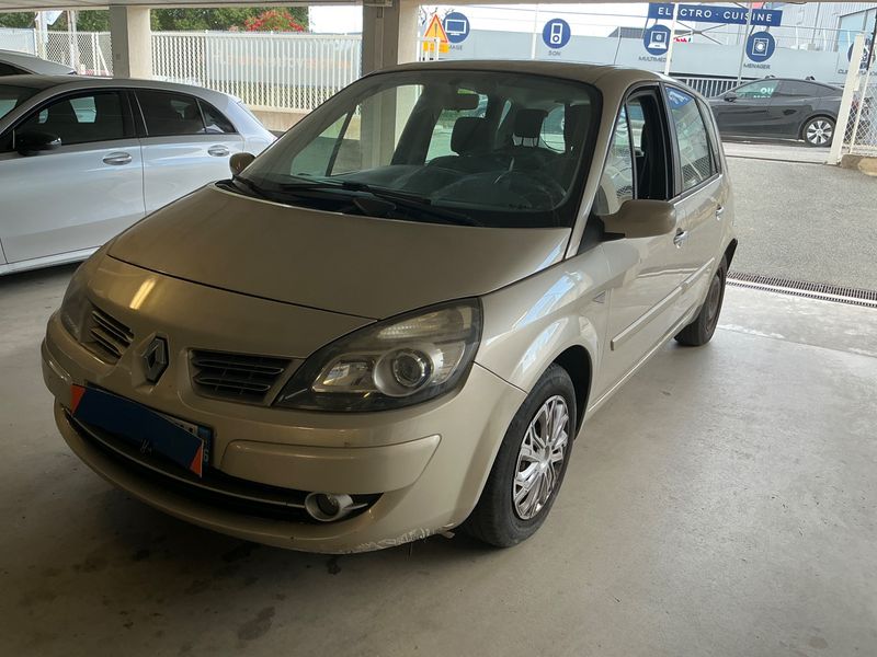 Renault Grand Scenic 1.5 dCi — 1/8