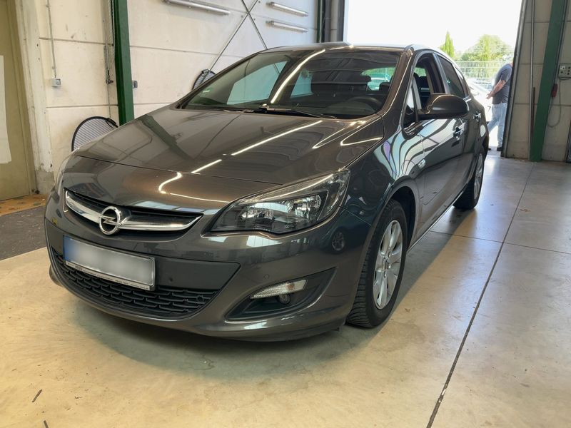 Opel Astra 1.4 Turbo — 1/8