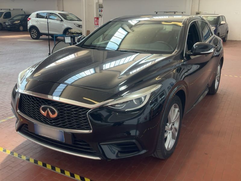 Infiniti Q30 1.5 Diesel — фото 1