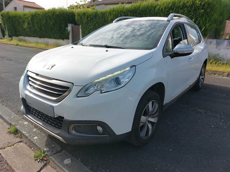 Peugeot 2008 1.2 PureTech — 1/8
