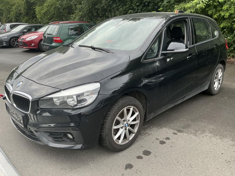BMW 2er 218i Active Tourer — 1/8