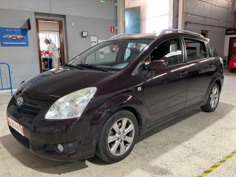 Toyota Corolla Verso 2.2 D-4D — 1/8