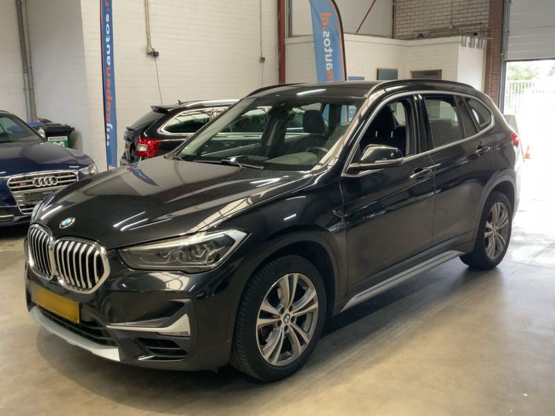 BMW X1 sDrive 18i — фото 1