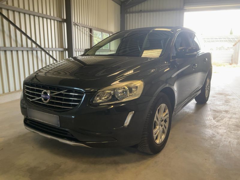 Volvo XC60 2.0 D4 — 1/8