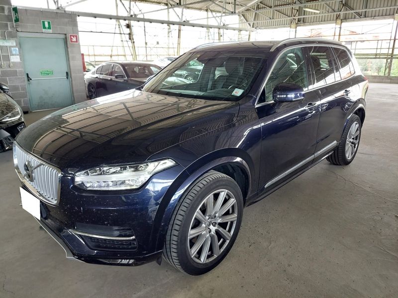 Volvo XC90 2.0 T5 — 1/8