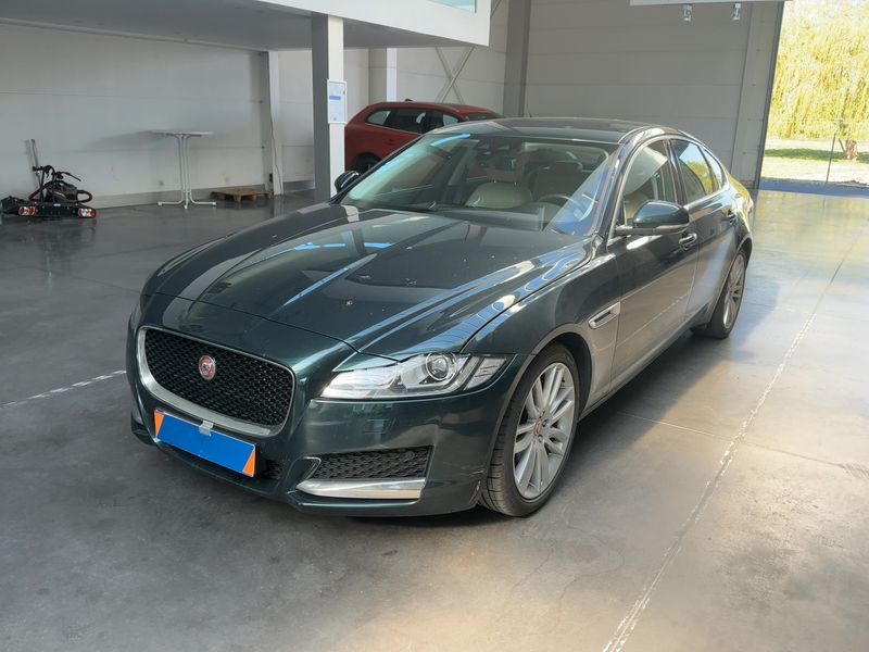 Jaguar XF 20d — 1/8