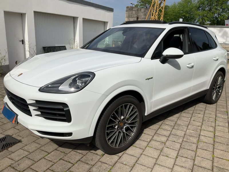 Porsche Cayenne E-Hybrid — 1/8