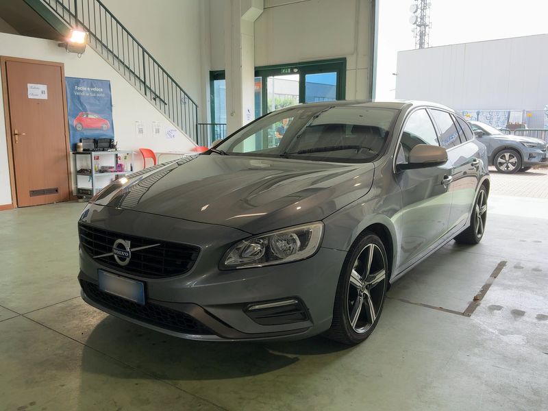 Volvo V60 2.0 D3 — фото 1