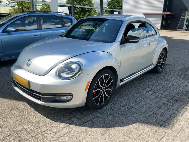 Volkswagen Beetle 2.0 TSI — 1/8