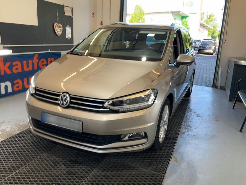 Volkswagen Touran 2.0 TDI — 1/8