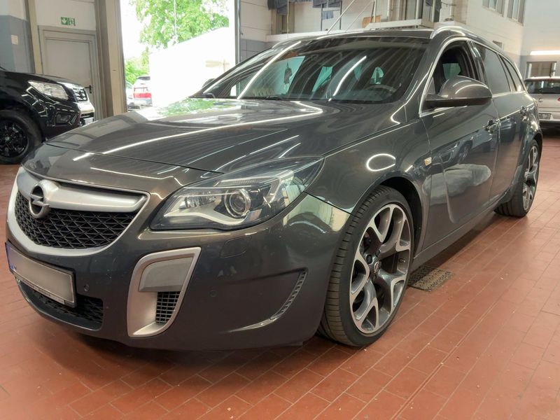 Opel Insignia Sports Tourer 2.8 V6 Turbo — 1/8