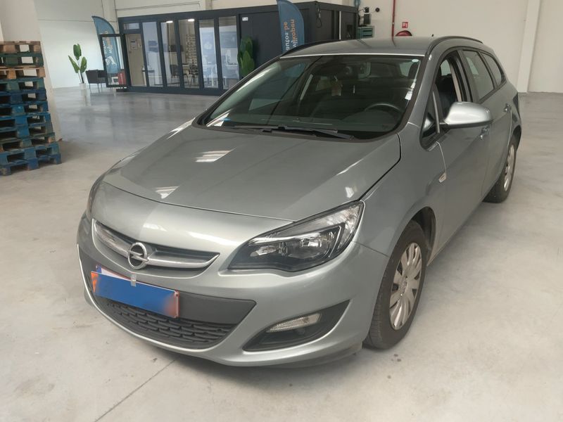 Opel Astra 1.6 CDTI DPF — фото 1