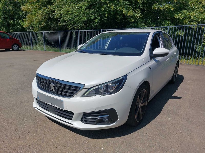Peugeot 308 1.2 PureTech — 1/8