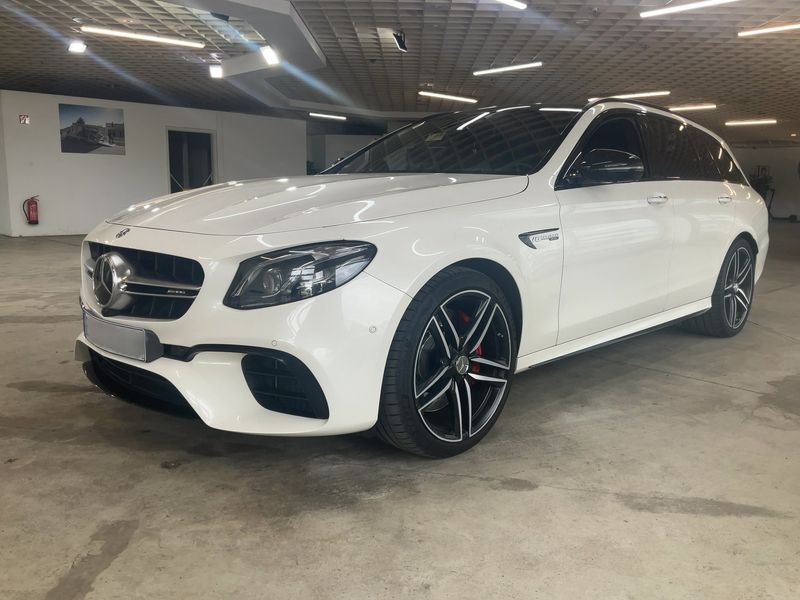 Mercedes-Benz E-Klasse E 63 AMG — 1/8