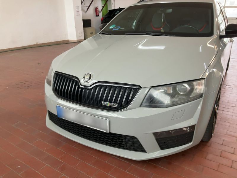 Skoda Octavia 2.0 TSI — 1/8