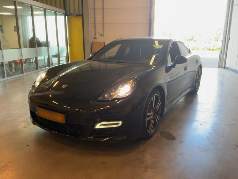 Porsche Panamera Turbo — 1/8