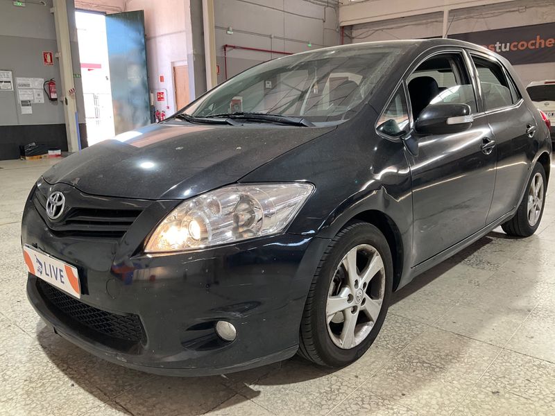 Toyota Auris 1.6 — 1/8