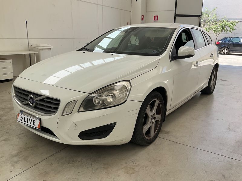 Volvo V60 2.0 D4 — 1/8