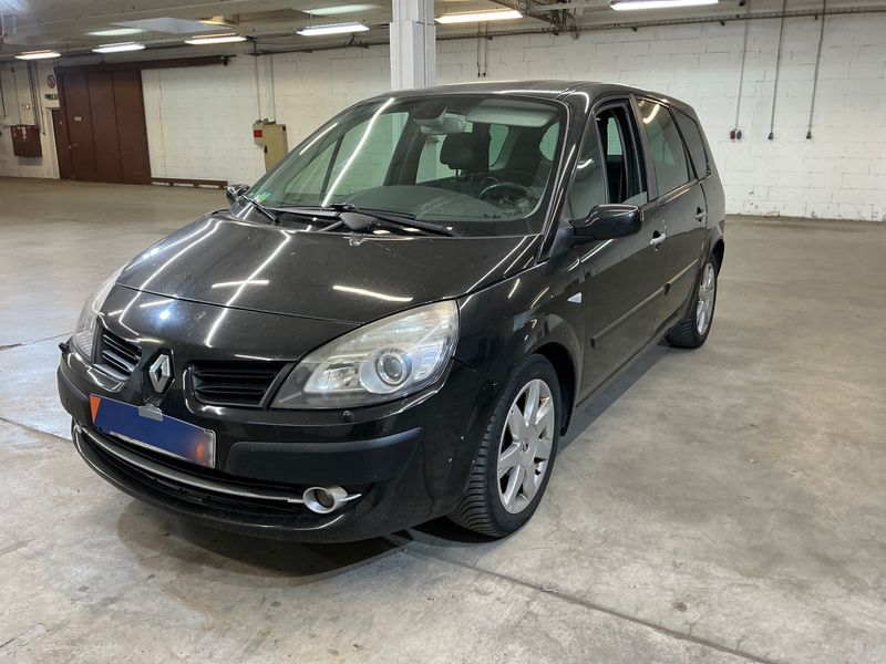 Renault Grand Scenic 2.0 dCi — фото 1