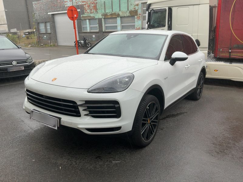 Porsche Cayenne E-Hybrid — 1/8
