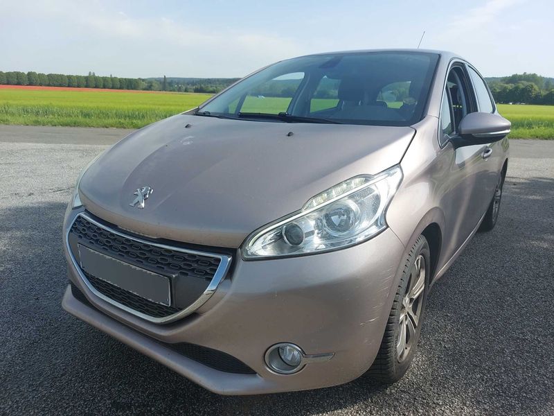 Peugeot 208 1.2 VTi — фото 1